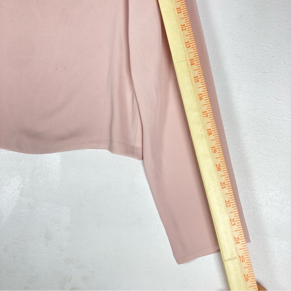 Aritizia Babaton Murphy Blouse Womens M Nude V-Neck Cropped Long Sleeved Office - Picture 5 of 14